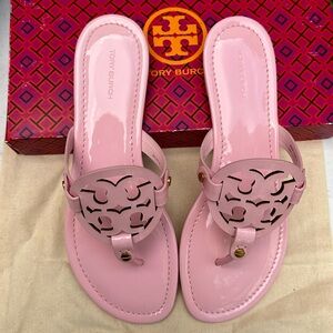 Runs slightly small, we recommend ordering ½ size up if you are between sizes.